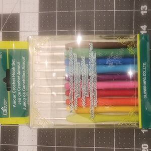 Clover Crochet Hook Set - Multicolor